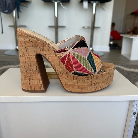 Jessica Simpson Xona Platform Sandals - Picture 9 of 9